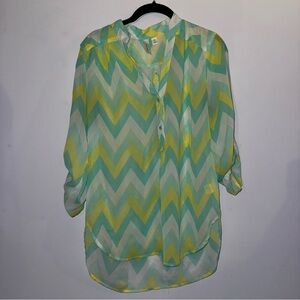 Tacera women’s size medium quarter length sleeve chevron Blouse blue yellow whit